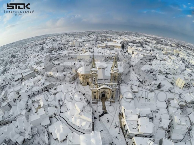 trulli-innevati-alberobello-puglia-neve.jpg