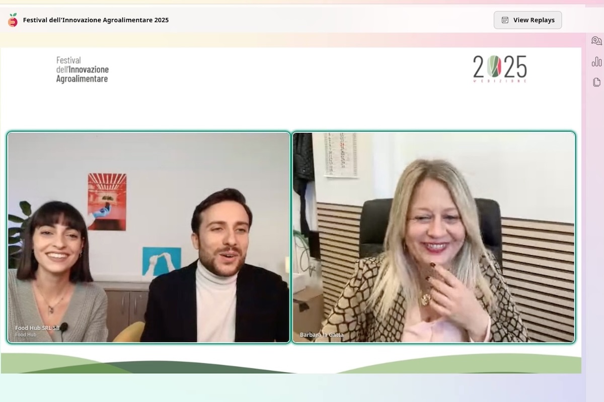 A sinistra Francesca Tondi e Francesco De Carolis di Food Hub, a destra Barbara la Gatta del Dipartimento Dafne dell'Univeristà di Foggia