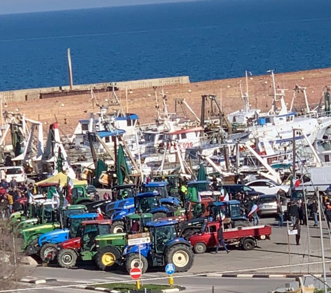 Proteste di agricoltori e pescatori a Termoli