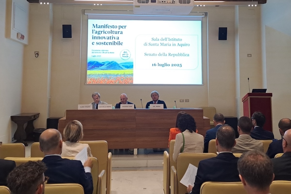 Un momento della presentazione del Manifesto di Cibo per la Mente. Da sinistra: Della Marta, Ferri, Amidei