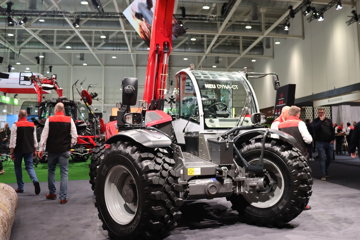 Sollevatore Massey Ferguson TH con nuova trasmissione a variazione continua Dyna CT ad Agritechnica 2025