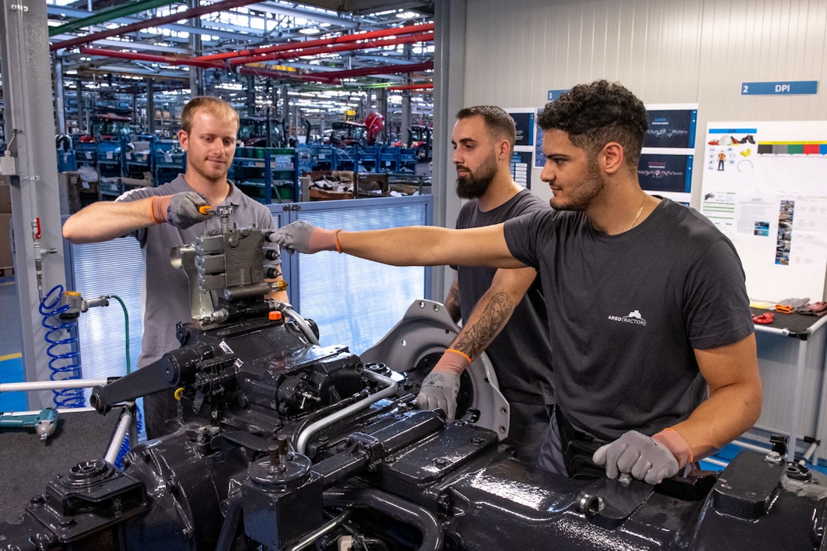 Tre allievi della nuova Factory School di Argo Tractors