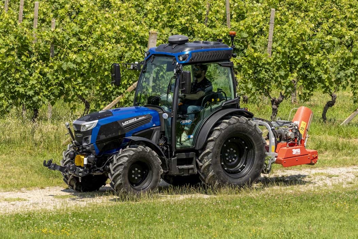 Trattore specializzato Landini REX4-120GT in colorazione BlueIcon da 112 cavalli