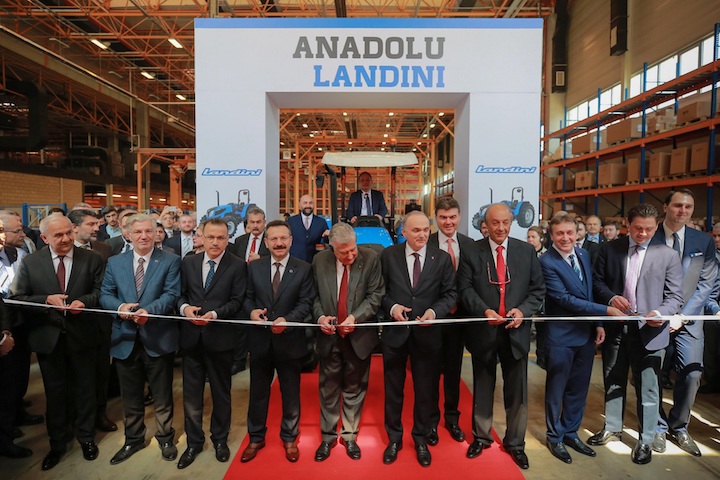 Un momento dell'inaugurazione della nuova sede Anadolu-Landini