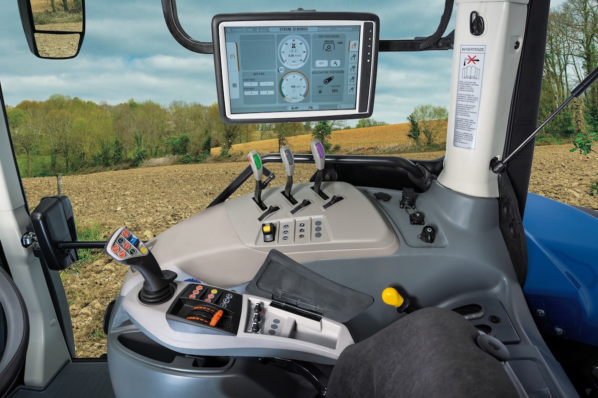 Il monitor DSM consente la gestione di diverse tecnologie di bordo su Landini Serie 6RS Robo-Six