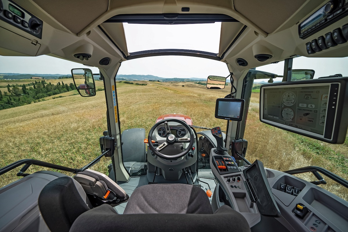 McCormick High Vision Cab con tetto panoramico ideale per l’uso del caricatore frontale M40