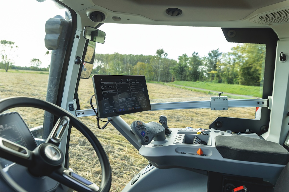 Il nuovo bracciolo multifunzione con DSM Plus è regolabile in altezza e in lunghezza per offrire più comfort ed efficienza