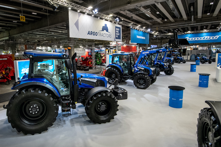 Trattori Landini con il design rinnovato allo stand Argo Tractors a Fieragricola 2022, in primo piano il nuovo Landini 6-155 RS 