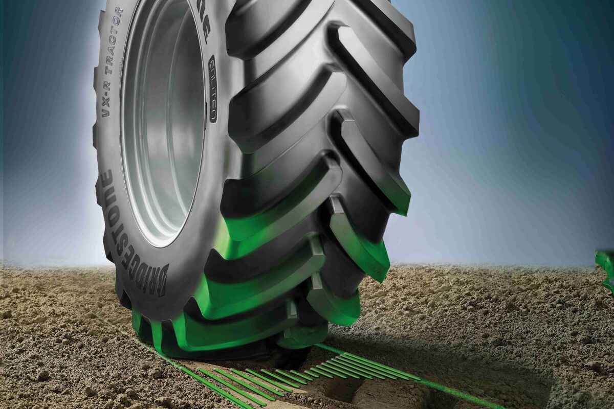 VX-R Tractor presenta un ampio battistrada per una trazione eccellente che soddisfa le aspettative degli agricoltori