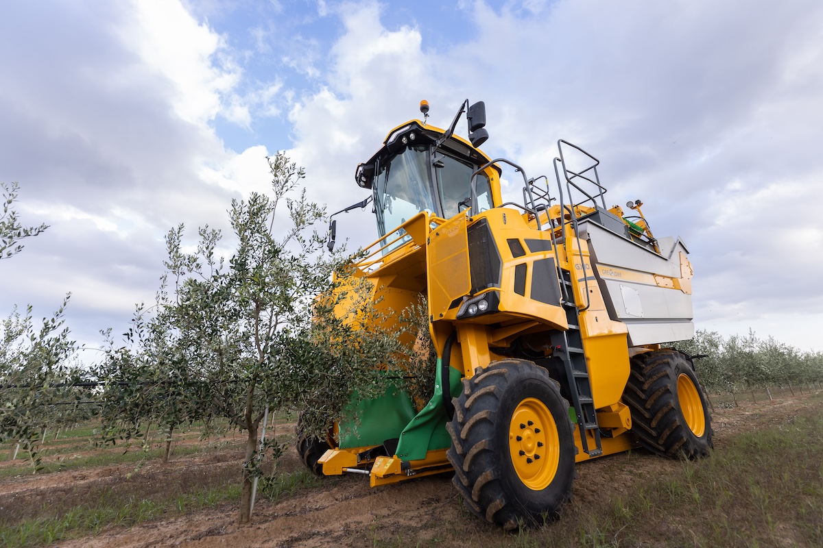 Punti di forza della raccoglitrice Gregoire GX10.6 sono la potenza di 190 cavalli e la trazione ottimale