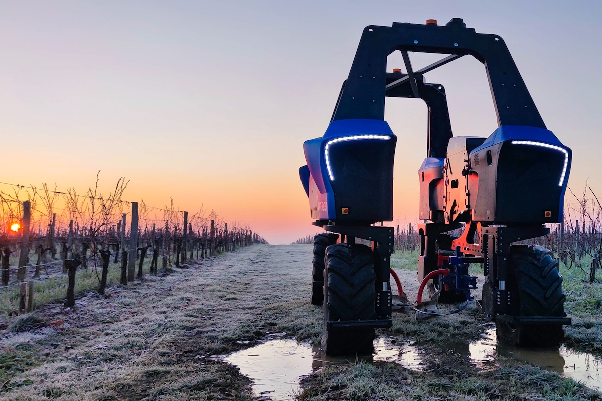 VitiBot del Gruppo SDF progetta e produce robot scavallanti elettrici e autonomi per vigneto