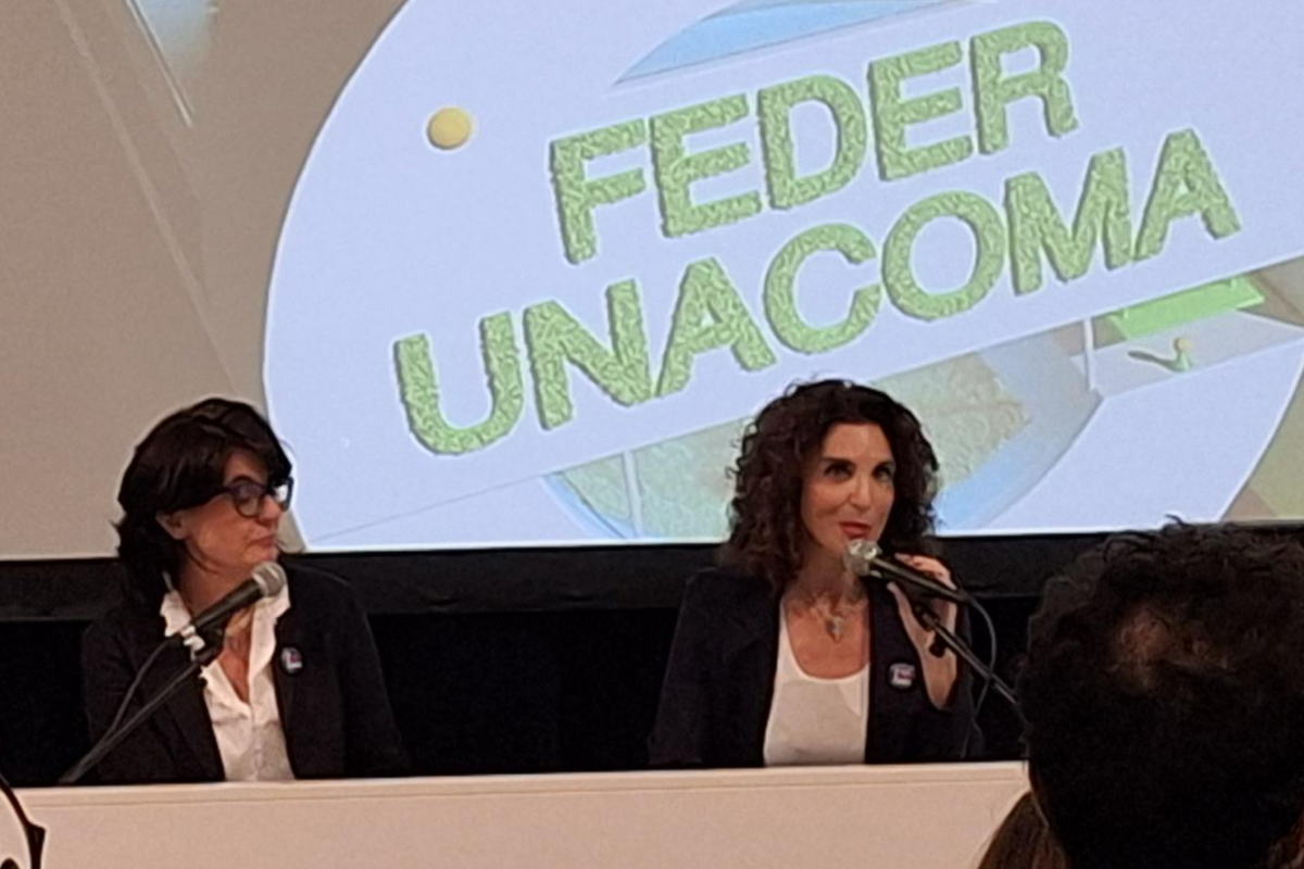 Da sinistra, Mariateresa Maschio e Simona Rapastella di FederUnacoma alla presentazione di Eima International 2024