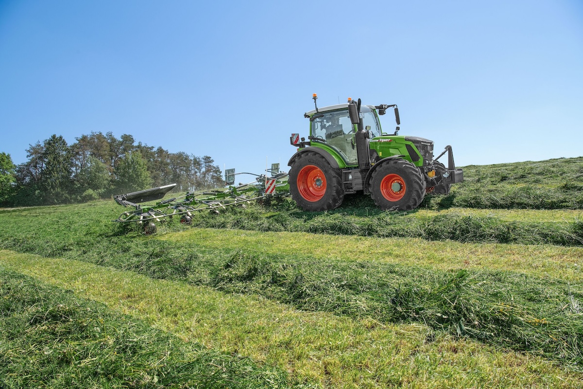 I modelli Fendt 300 Vario Gen5 sono ideali per le operazioni di fienagione