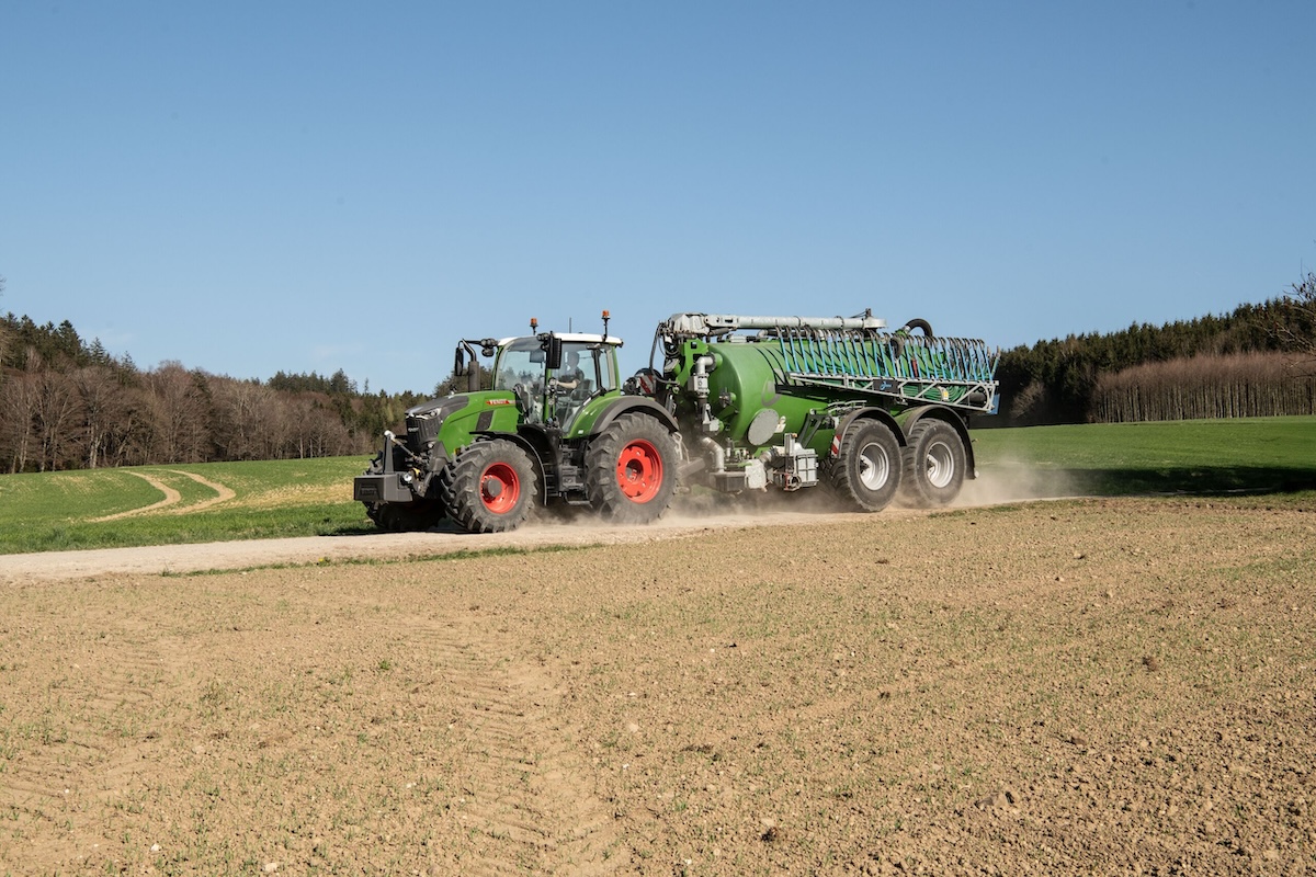 Serie Fendt 700 Vario Gen7.1 indicata per il trasporto di carri botte e rimorchi