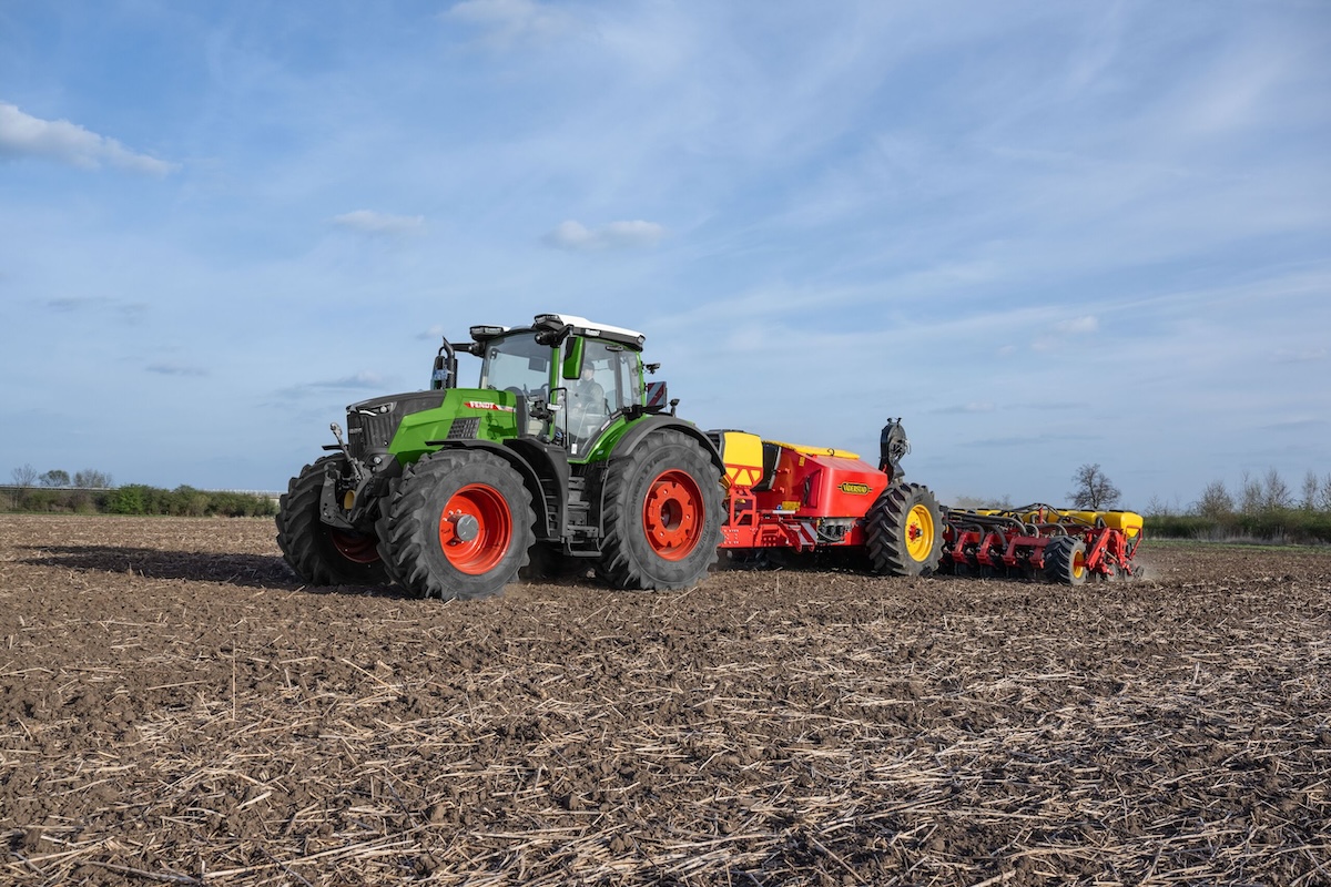 I Fendt 800 Vario Gen5 sono ideali per diverse operazioni grazie all'impianto idraulico configurabile con diverse pompe
