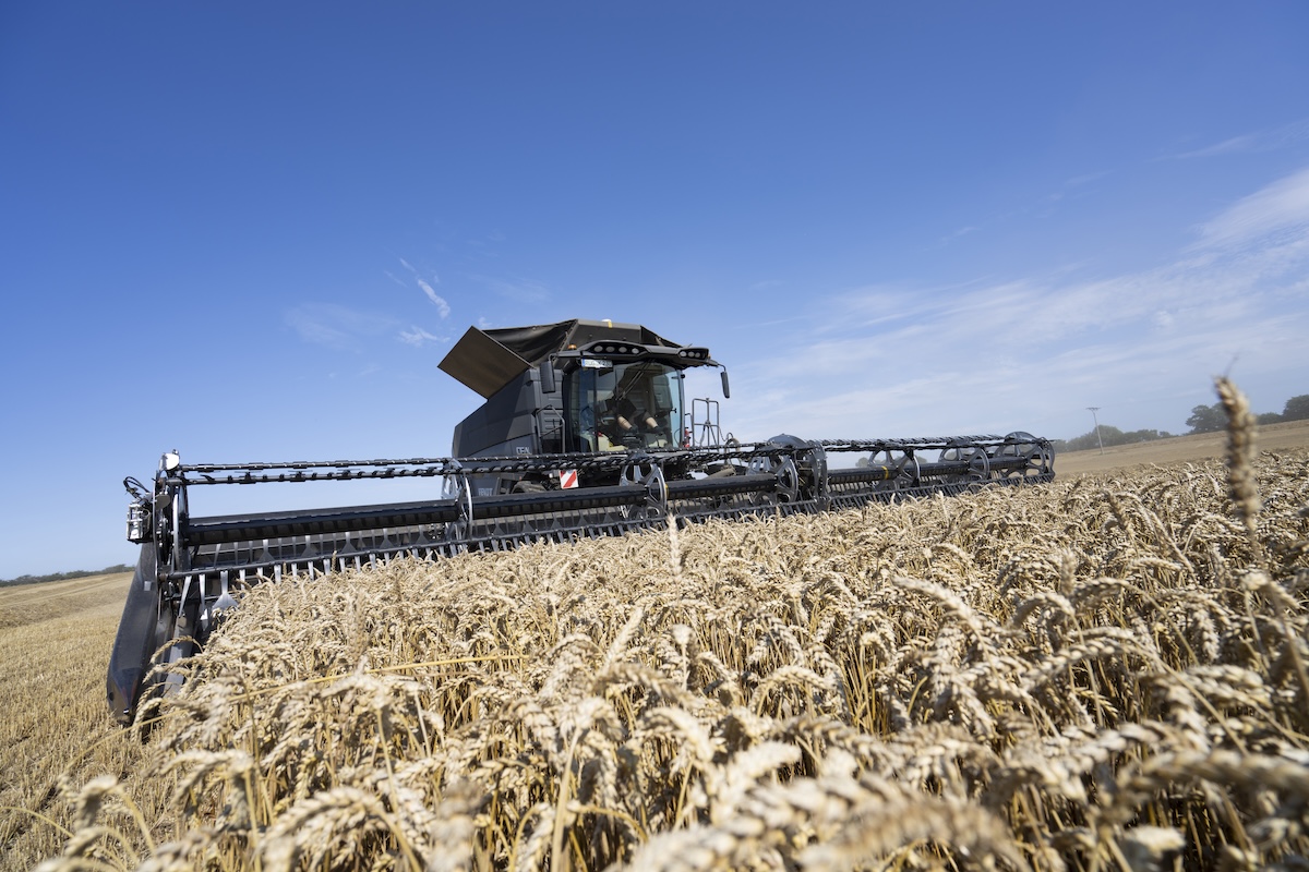 I conducenti delle mietitrebbie Fendt Ideal con IdealDrive godono di un'ottima visuale sulla testata