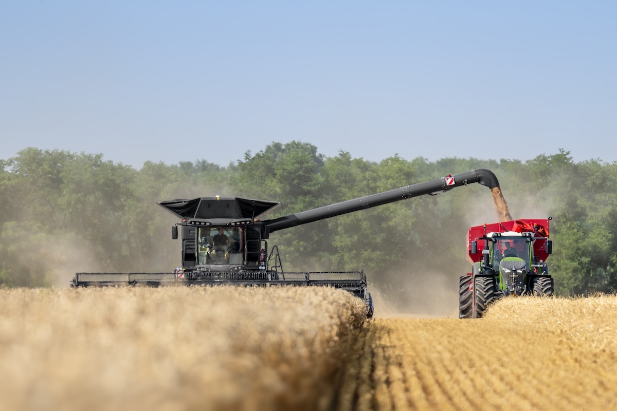 Lo scarico della granella è efficiente e veloce con le mietitrebbie Fendt Ideal