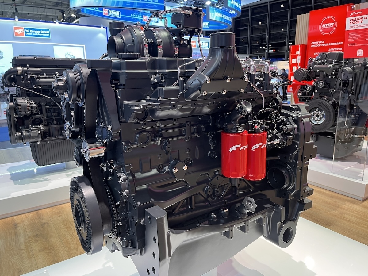 Il motore a sei cilindri FPT N67 da 6,7 litri equipaggia i trattori JCB Fastrac 6000 e Deutz-Fahr Serie 8 TTV