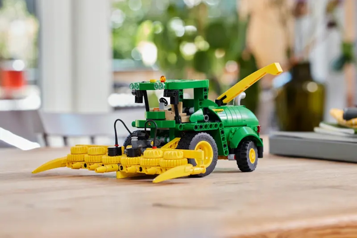 La trincia John Deere 9700 Forage Harvester è tra le macchine agricole realizzabili con un set Lego Technic