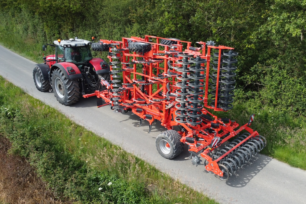 Il trasporto di KUHN Highlander 6000 su strada è semplice e sicuro