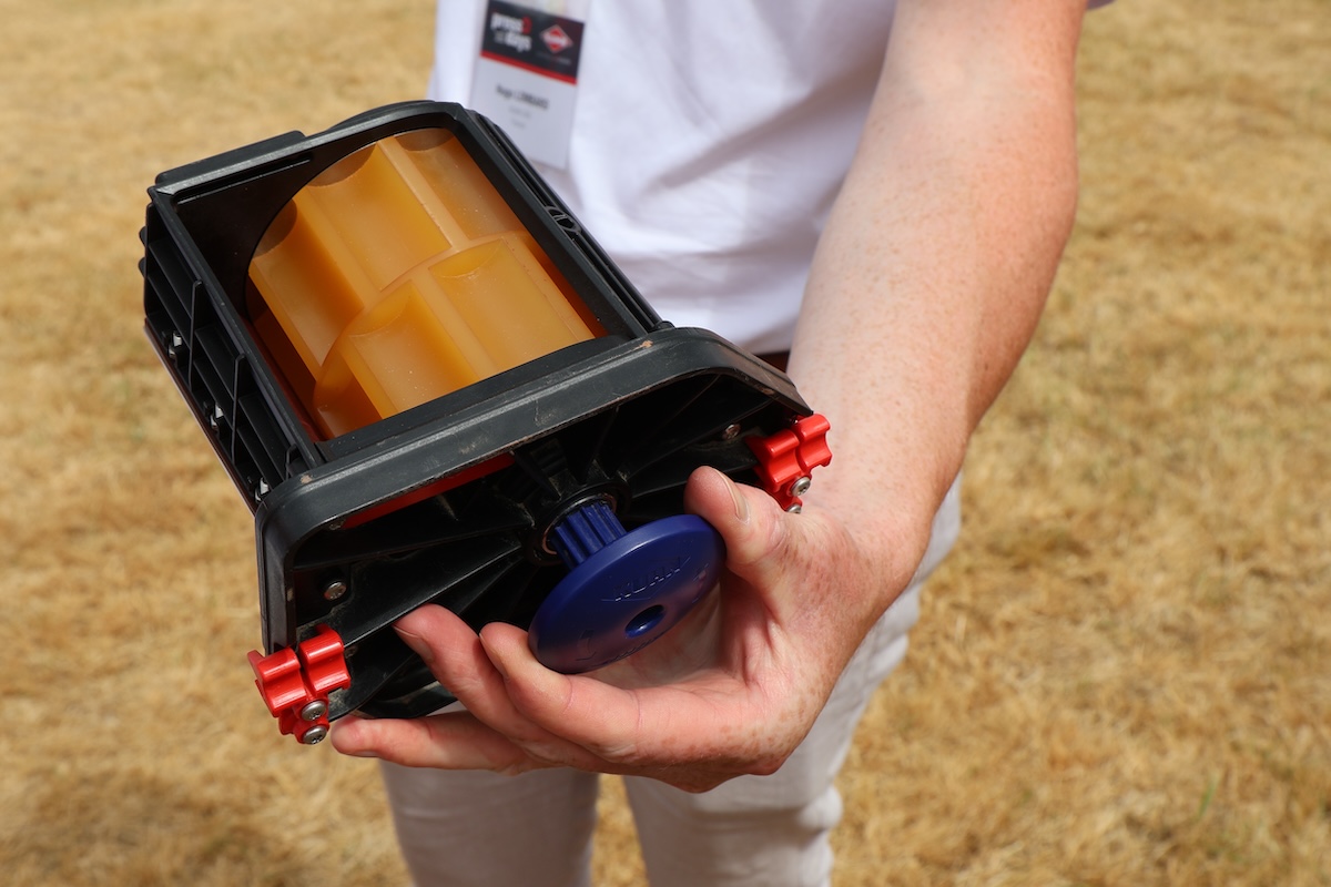 Una cassetta per il dosaggio dei semi del nuovo dosatore KUHN Optiseed