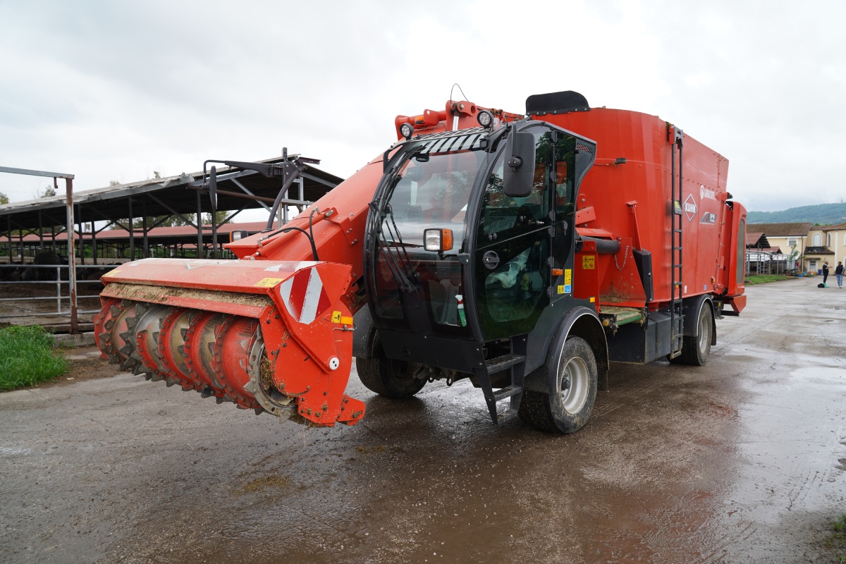 SPW Intense di KUHN in azione - Agrimeccanica - AgroNotizie