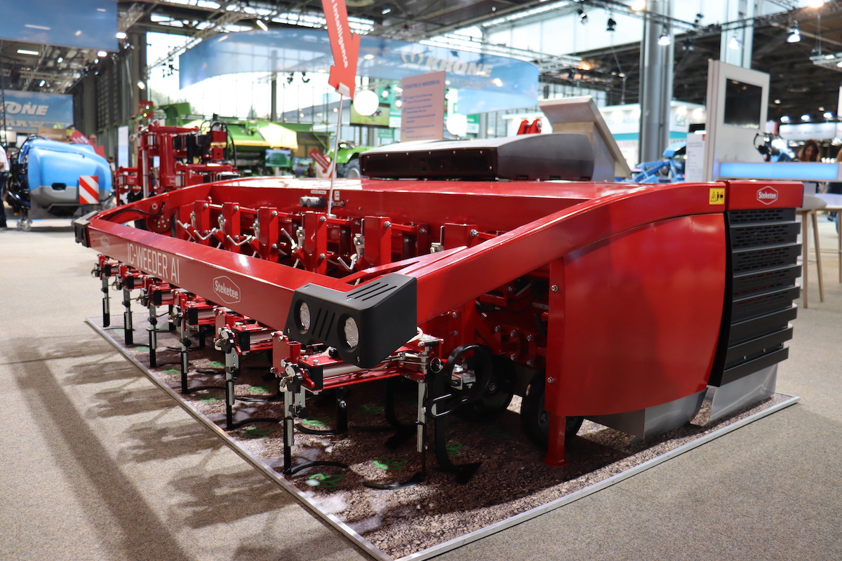 Sarchiatrice IC-Weeder AI ancora in rosso Steketee al Sima 2022
