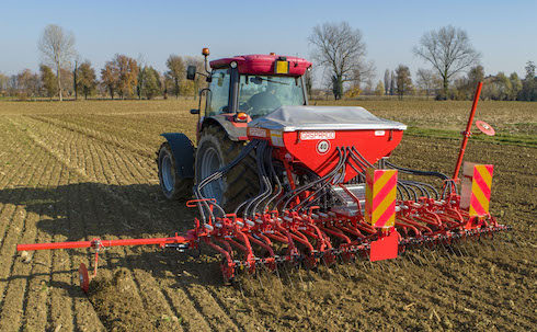 Pina pneumatic seed drill in action