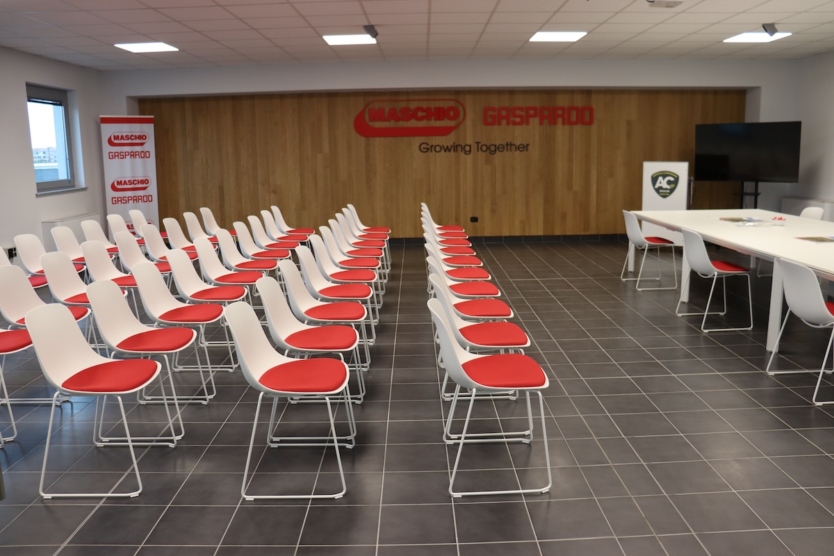Sala per la presentazione di prodotti, la consulenza e la formazione all'interno del Maschio Gaspardo Full Line Store di Mortara