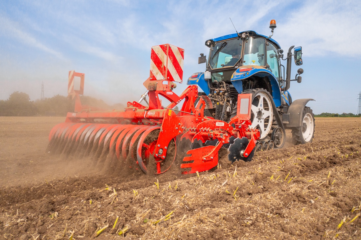 I dischi cappati di VELOCE sono molto aggressivi sui terreni tenaci e ricchi di residui colturali