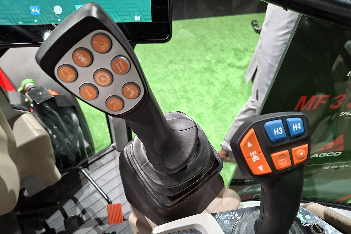 Nuova leva DriveStick per la gestione di diverse funzioni a bordo dei trattori MF 3 Dyna-VT