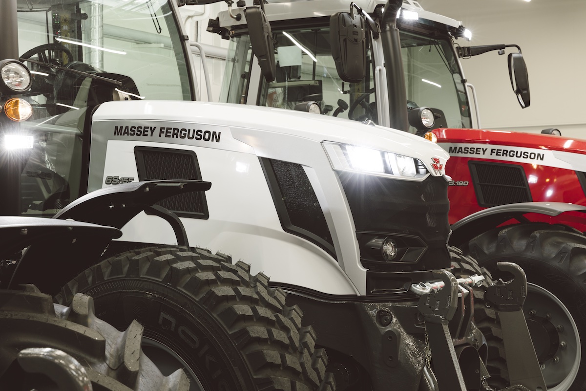 I trattori Massey Ferguson sono personalizzati in un'officina dedicata a Beauvais