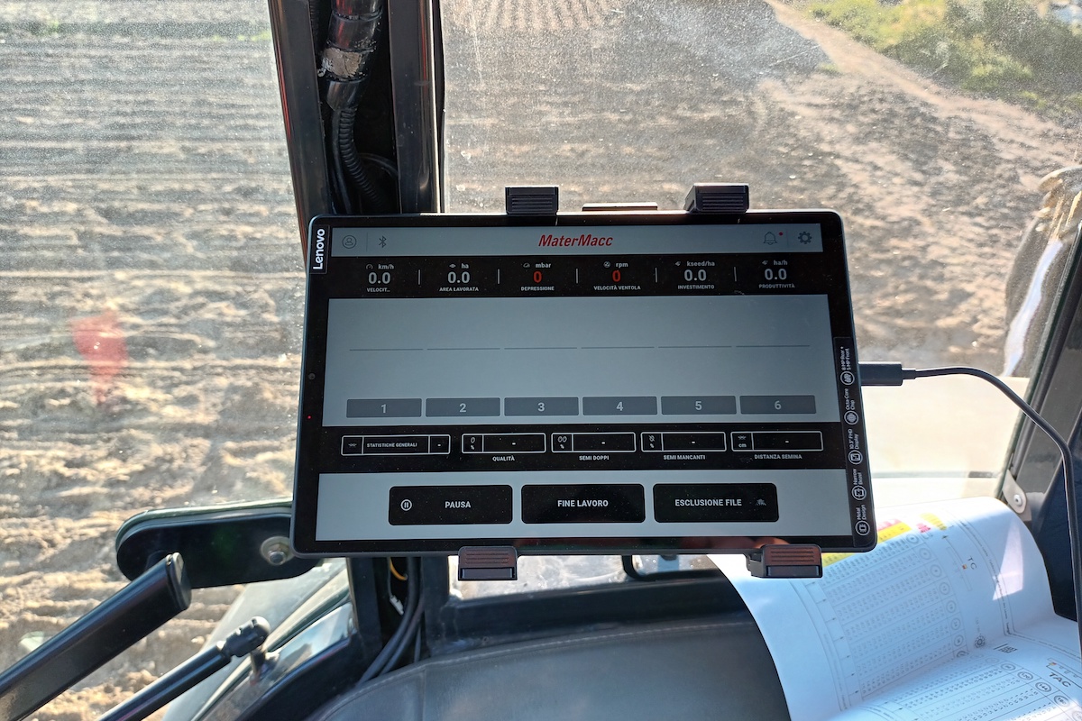 MaterMacc MiPlus trasmette dati di lavoro al tablet nella cabina del trattore