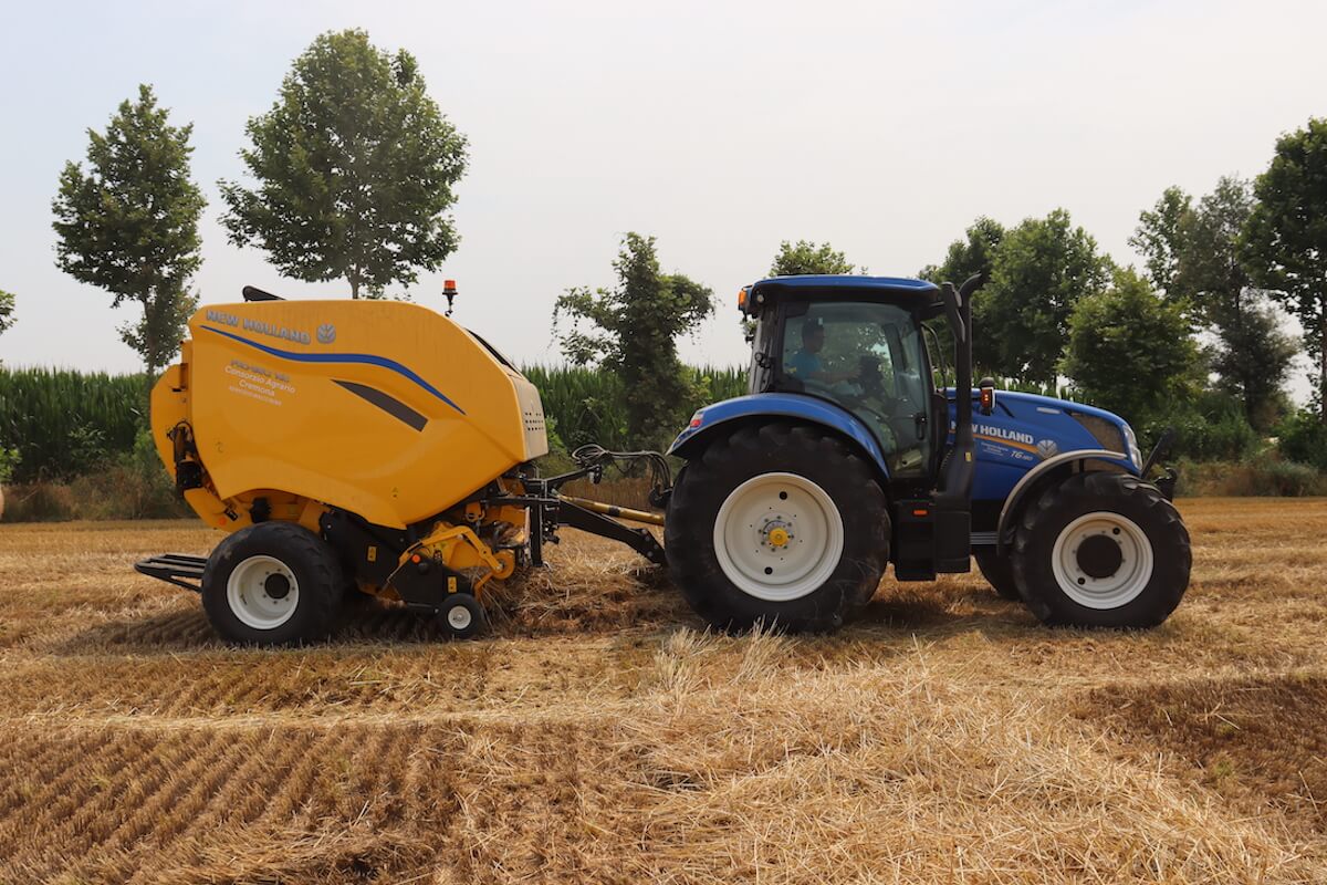 New Holland Pro-Belt 165 CropCutter e T6.180 DynamicCommand formano un cantiere performante