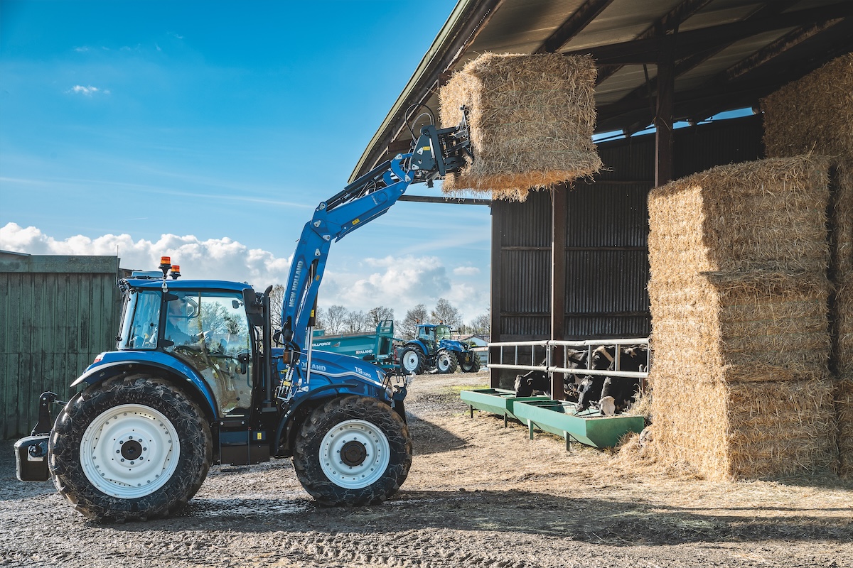 Trattore New Holland T5.120 Powershuttle ideale per l'uso del caricatore frontale