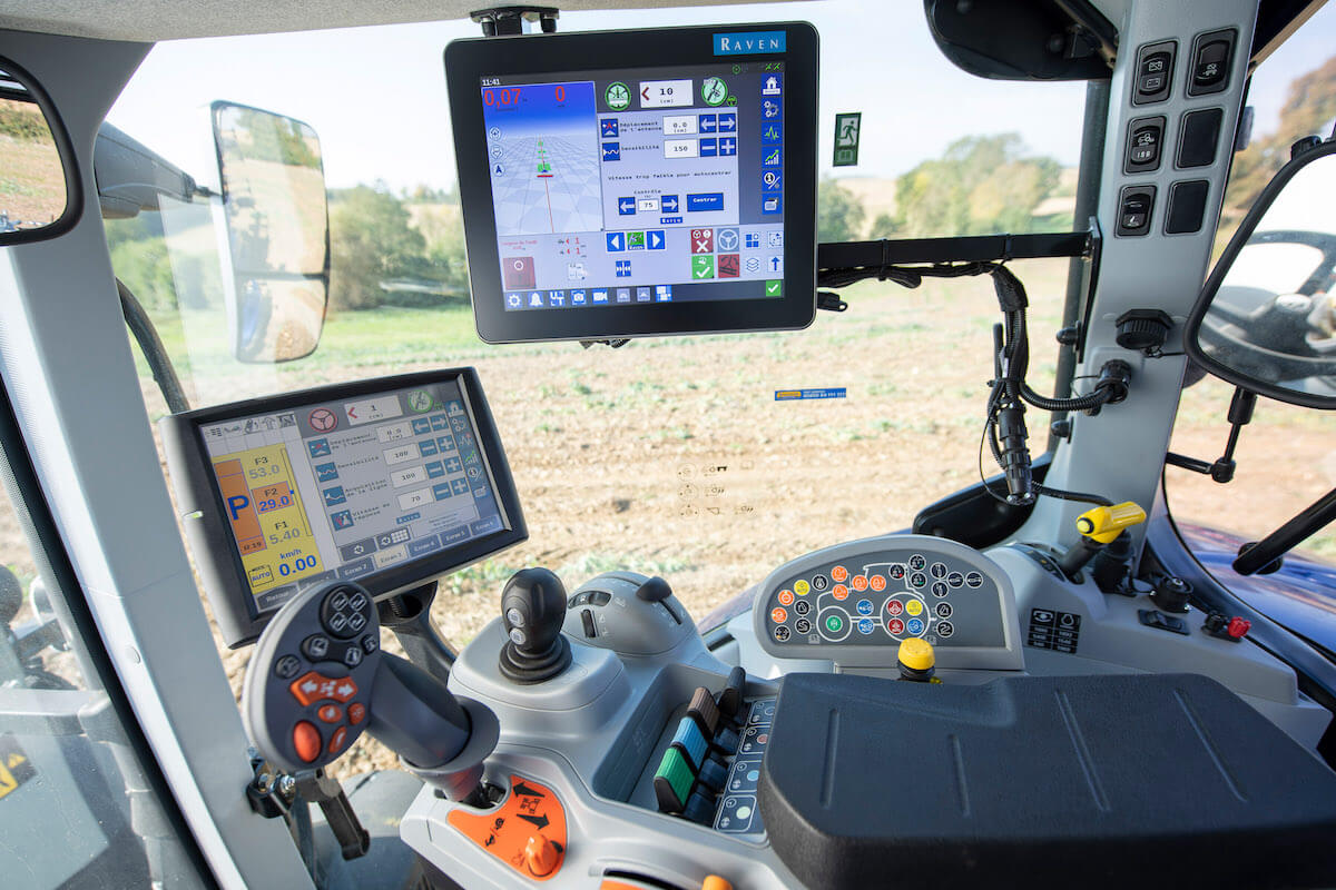 Monitor del sistema Raven Autonomy nella cabina del prototipo New Holland T8 autonomo