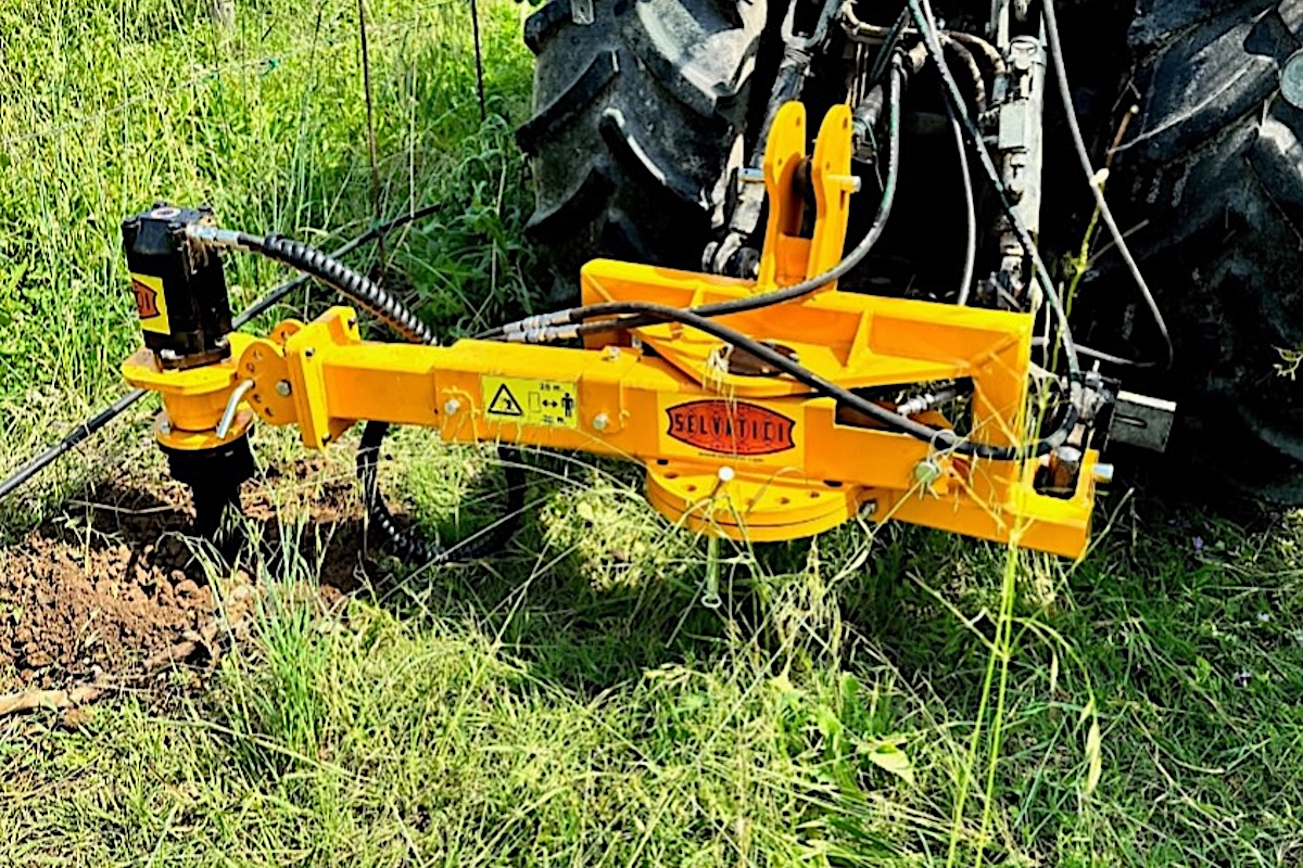 Trivella idraulica Selvatici al lavoro in vigneto