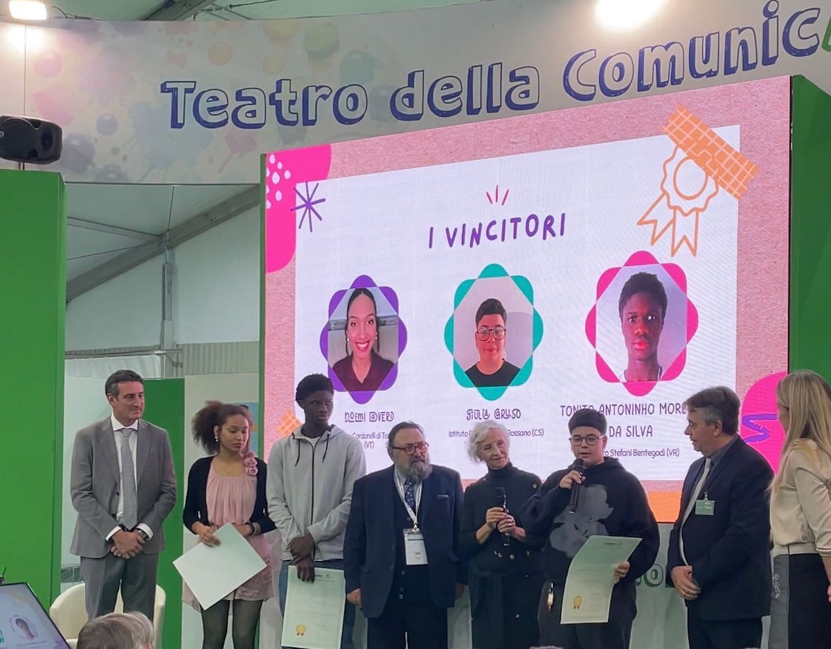 La consegna del Premio Alberto Cocchi ad Eima 2024. Da sinistra, Andrea Borio, Noemi Daveri, Tonito Antoninho Moreno Da Silva, Gianni Di Nardo, Brunetta Schiaffonati e Giulia Caruso