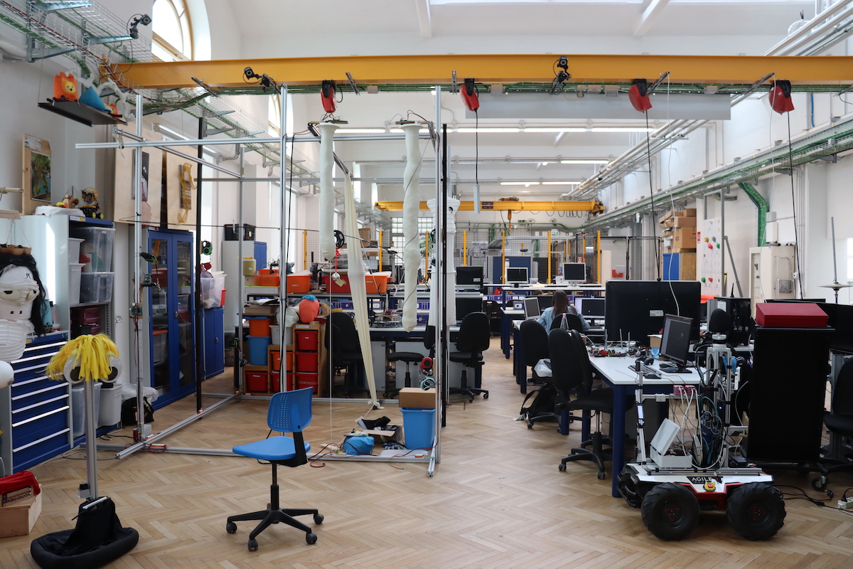 Laboratorio AirLab del Politecnico di Milano, culla del robot del progetto Metrics