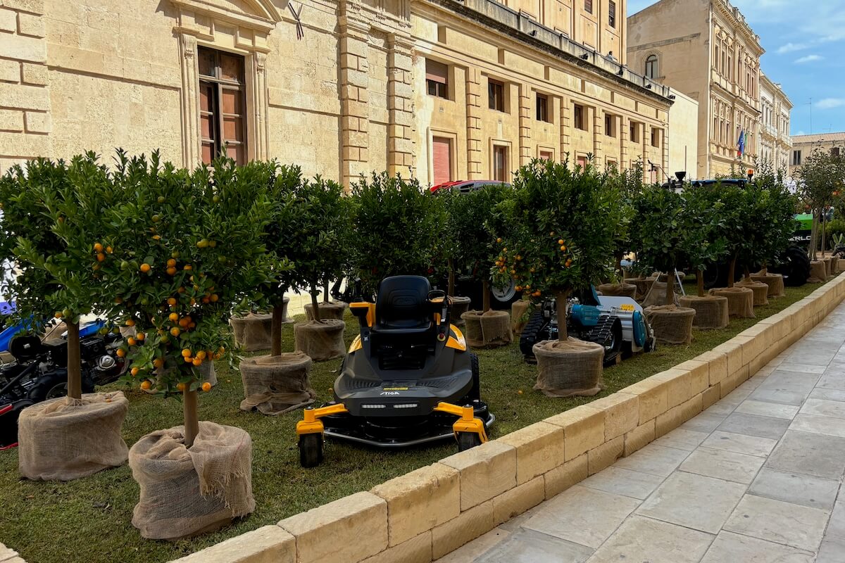 Macchine agricole in mostra nel frutteto allestito da FederUnacoma per l'Expo DiviNazione