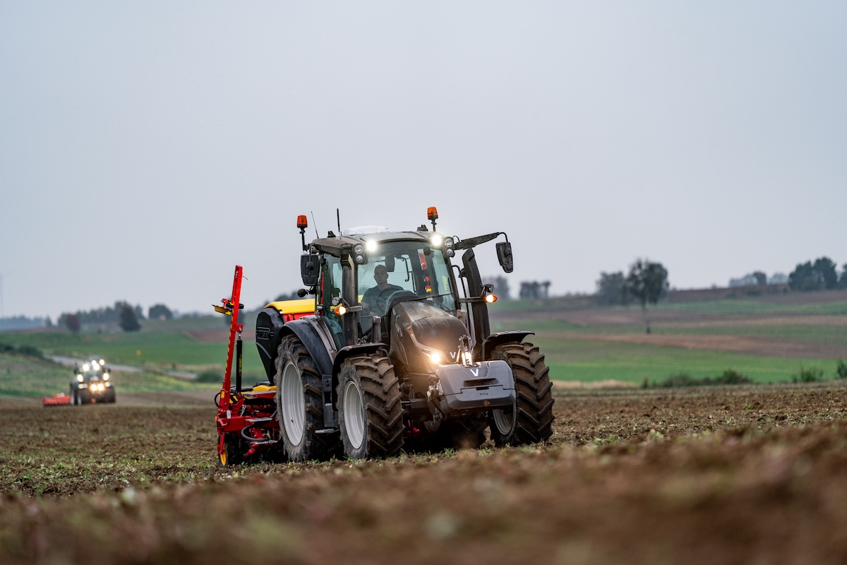 Trattori Valtra Serie G ideali per il lavoro con seminatrici Isobus