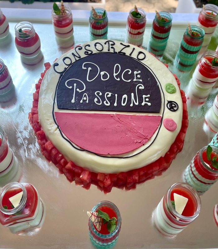 torta-celebrativa-cocomero-campagna-dolce-passione-fonte-dolce-passione-700x800.jpg